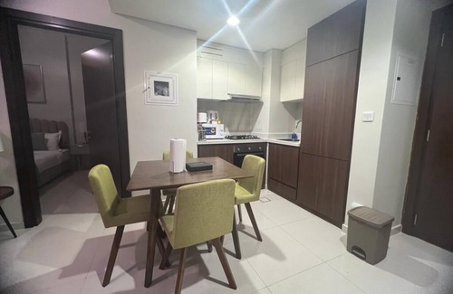Downtown Dubai Apartment | Burj Khalifa View! Modern 2BR in Dubai's Business Bay - waterfront canal