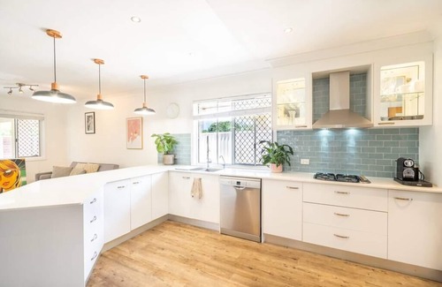 Burleigh Waters House | Burleigh Beach Oasis, Pool, 500m to Beach