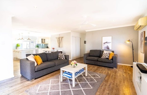 Burleigh Waters House | Burleigh Beach Oasis, Pool, 500m to Beach