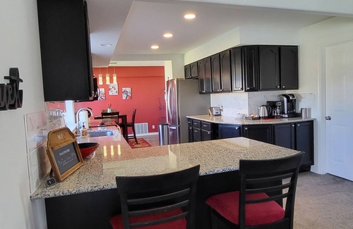 Burley House | Burley HOT TUB Haven - Clean and Spacious!