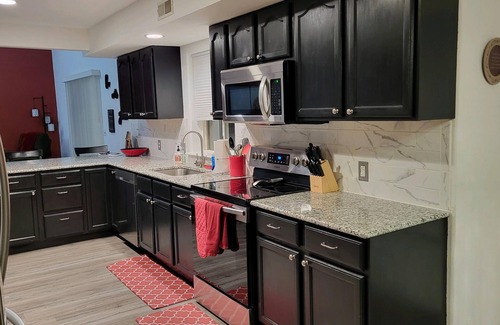Burley House | Burley HOT TUB Haven - Clean and Spacious!