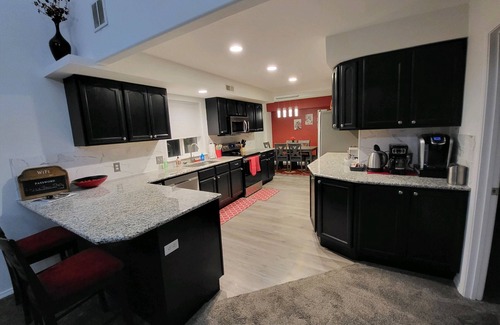 Burley House | Burley HOT TUB Haven - Clean and Spacious!