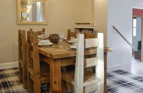 Bridgend of Lintrathen House | Burnbrae Cottage