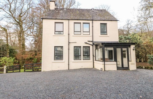 Dalmally Cottage | BURNSIDE HOUSE, family friendly, with a garden in Lochawe
