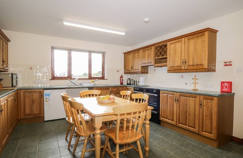 Lairg Cottage | BURNSIDE, pet friendly, character holiday cottage in Lairg