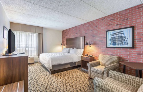 New Hartford Hotel | Burrstone Inn, an Ascend Collection Hotel