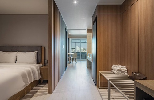 Ilgwang Hotel | Busan Gijang Brown Dot