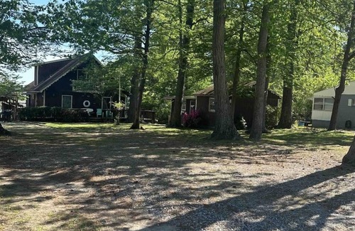 Spring Grove House | Busch Gardens-Williamsburg-Fishing-Cornhole-Deck-River View- FIRE TABLE!