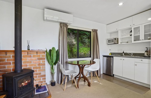 Akaroa House | Bushside Cottage - Akaroa Holiday Home