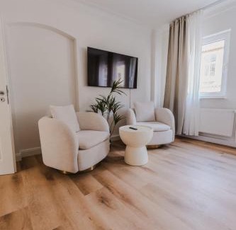 Oststadt/Stadtfeld Apartment | Business & Boutique Apartment - Parking lot