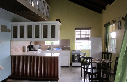 Arnos Vale Apartment | Buttercup Cottage Apartments