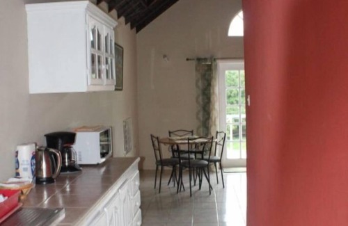 Arnos Vale Apartment | Buttercup Cottage Apartments