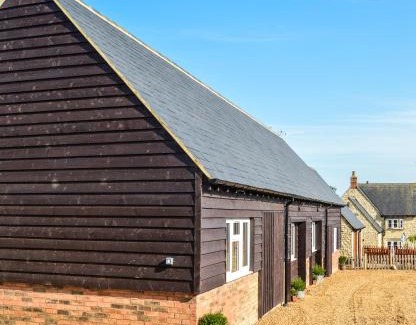Brackley Apartment | Buttercup Cottage at The Old Tractor Barn