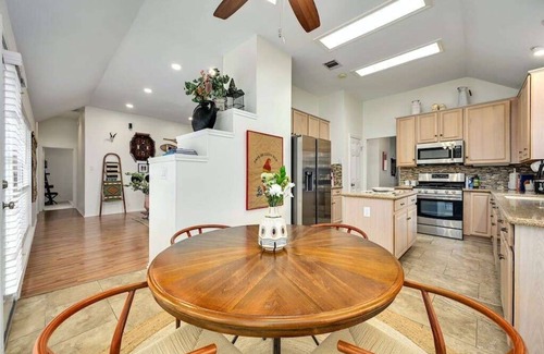 Cedar Park House | Buttercup's Artist Retreat | Sleeps 10 | Hot tub