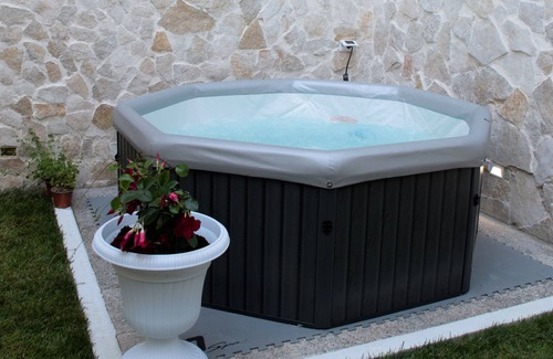 Novoli Apartment | "Buttons and zippers" suite with bedroom, living room, bathroom. garden with hydro tub