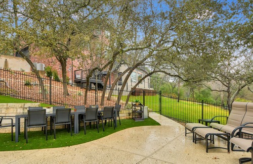 Austin House | Buy 2 Get 1 Night Free I Above Overlook I Family Fun I Pool/Spa | 7 Mi Austin