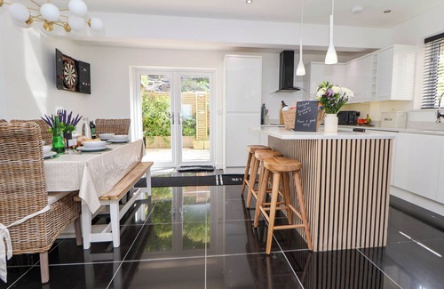 Dyserth Cottage | BUZZARDS VIEW, family friendly, character holiday cottage in Dyserth
