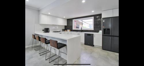 Hay House | Buzzin'
