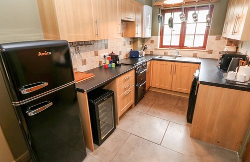 Haverfordwest Cottage | BWTHYN CANOL, pet friendly, country holiday cottage in Haverfordwest