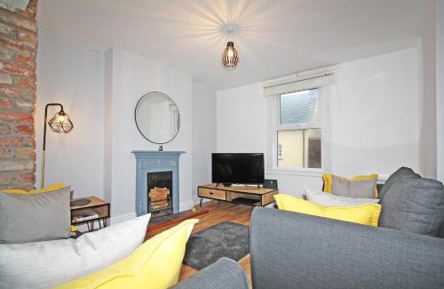 Beaumaris House | Bwthyn Cloch Glas