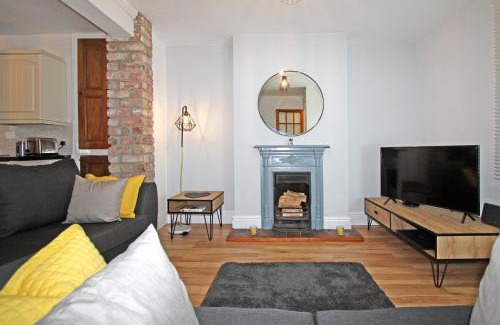 Beaumaris House | Bwthyn Cloch Glas