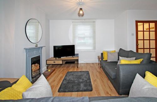Beaumaris House | Bwthyn Cloch Glas