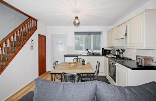 Beaumaris House | Bwthyn Cloch Glas