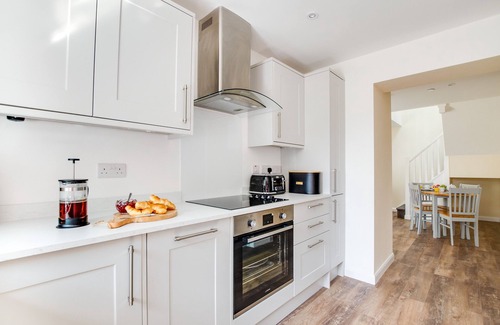 Llangefni House | Bwthyn Clyd - Two Bedroom House, Sleeps 4