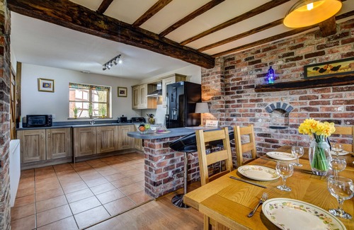 Meifod House | Bwthyn Efyrnwy - Two Bedroom House, Sleeps 4