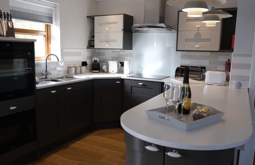 Llanddaniel Fab Cottage | BWTHYN Y GWYNION, pet friendly, country holiday cottage in Gaerwen
