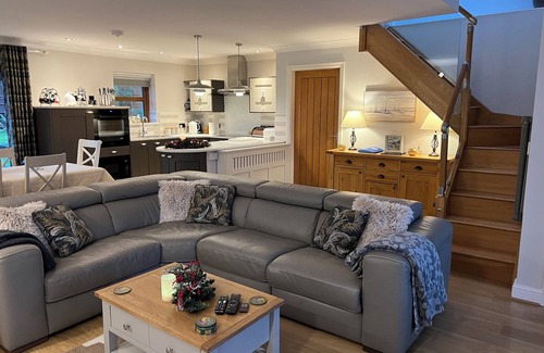 Llanddaniel Fab Cottage | BWTHYN Y GWYNION, pet friendly, country holiday cottage in Gaerwen