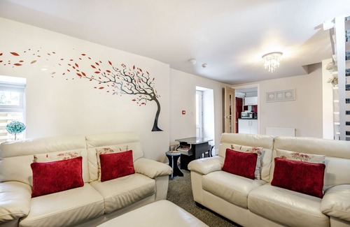 Nant Peris Cottage | BWTHYN Y NANT, family friendly, with open fire in Llanberis