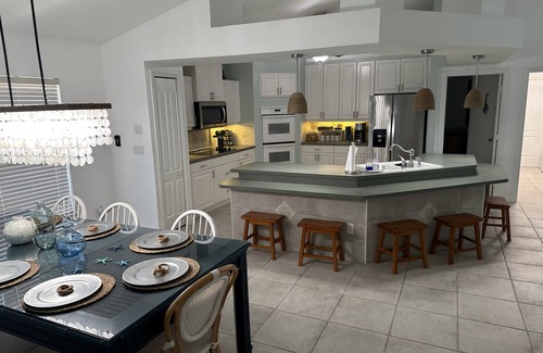 Port Saint Lucie House | By golf/beaches ~ Heated Saltwater Pool ~ King Bed