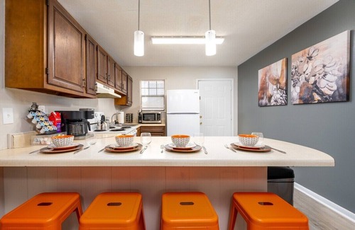 Pineville Apartment | By Hospitals π₯ & Downtown π | 3TVs| King π