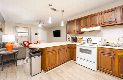 Pineville Apartment | By Hospitals π₯ & Downtown π | 3TVs| King π