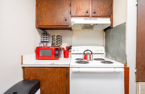 Pineville Apartment | By Hospitals 🏥 | PetsOK 🐈 | 55" 4KTV | King 🛏