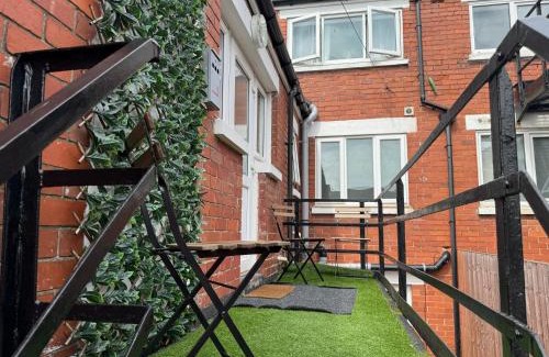 Riverside Apartment | By Lushlets - Apartments Games Room Hot Tub - Great for Hens Stags and Sporting groups