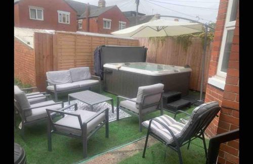 Riverside Apartment | By Lushlets - Hen, Stag, Rugby, & Group Accommodation caters for 60 plus guests ask!