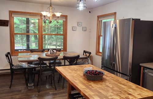 Traverse City House | By the Bay cabin retreat!