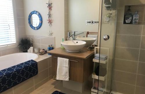 St Leonards Bed & Breakfast | By the Bay short stays private suite 1 to 4 days