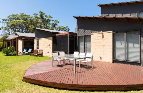 Sanctuary Point Bed & Breakfast | By the Beach B&B Self Contained Apartments