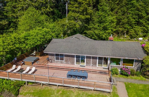 Gold Beach House | Byrdies Beach House - private beach and ocean view