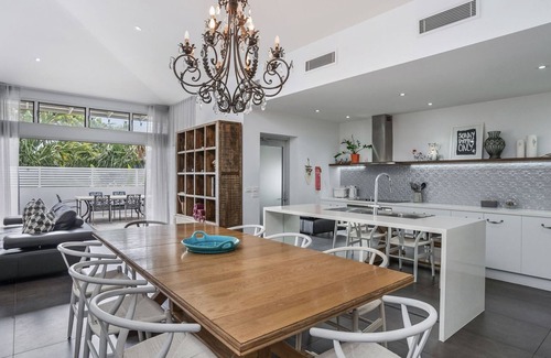 Byron Bay Apartment | Byron Marvel - Luxury Byron Bay Penthouse Holiday Rental with Balcony, 4 Bedrooms,