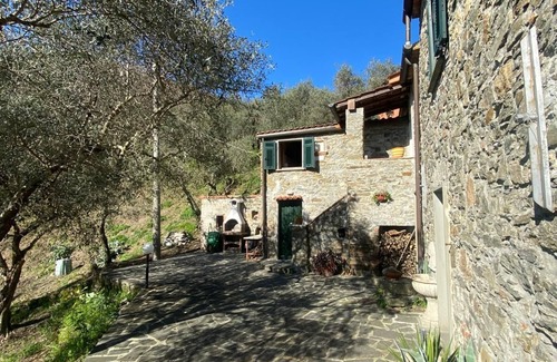 Fosdinovo House | Cà Chiavarotto in the olive trees