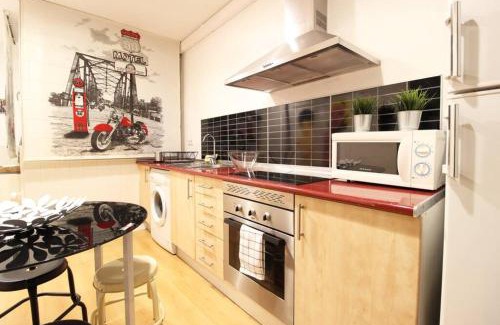 Palacio Apartment | Céntrico Apartamento Estilo Pop-Art by Batuecas