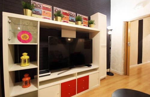 Palacio Apartment | Céntrico Apartamento Estilo Pop-Art by Batuecas