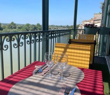 Tonneins Hotel | CÔTE GARONNE le BALCON DES DAMES -hôtel et restaurant- Tonneins Fauillet Marmande - vue panoramique bord de Garonne chambres climatisées