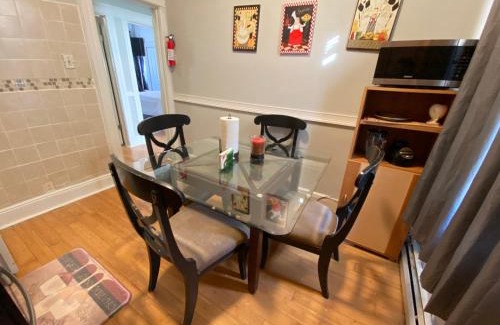 West New York Apartment | C 1 COZY APt IN WEST NY, NEW JERSEY, at 2 bloks from bus stop-15 minutes 2NY 7MINUTES VIA NYWATERWAY FERRY-BETTER CAN'T BE!