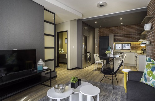 Greater Johannesburg Metropolitan Area Apartment | C.A.G Three Bedroom Apartment in Rosebank Johannesburg