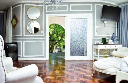 Emalahleni Hotel | C'est La Vie Boutique Hotel